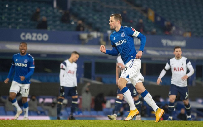 塞维利亚中 塞维利亚中